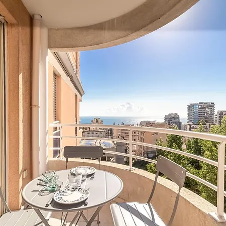1 1 Minute From Monaco *