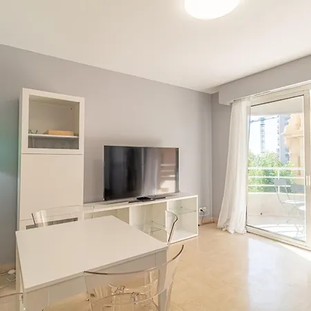 1 1 Minute From Monaco